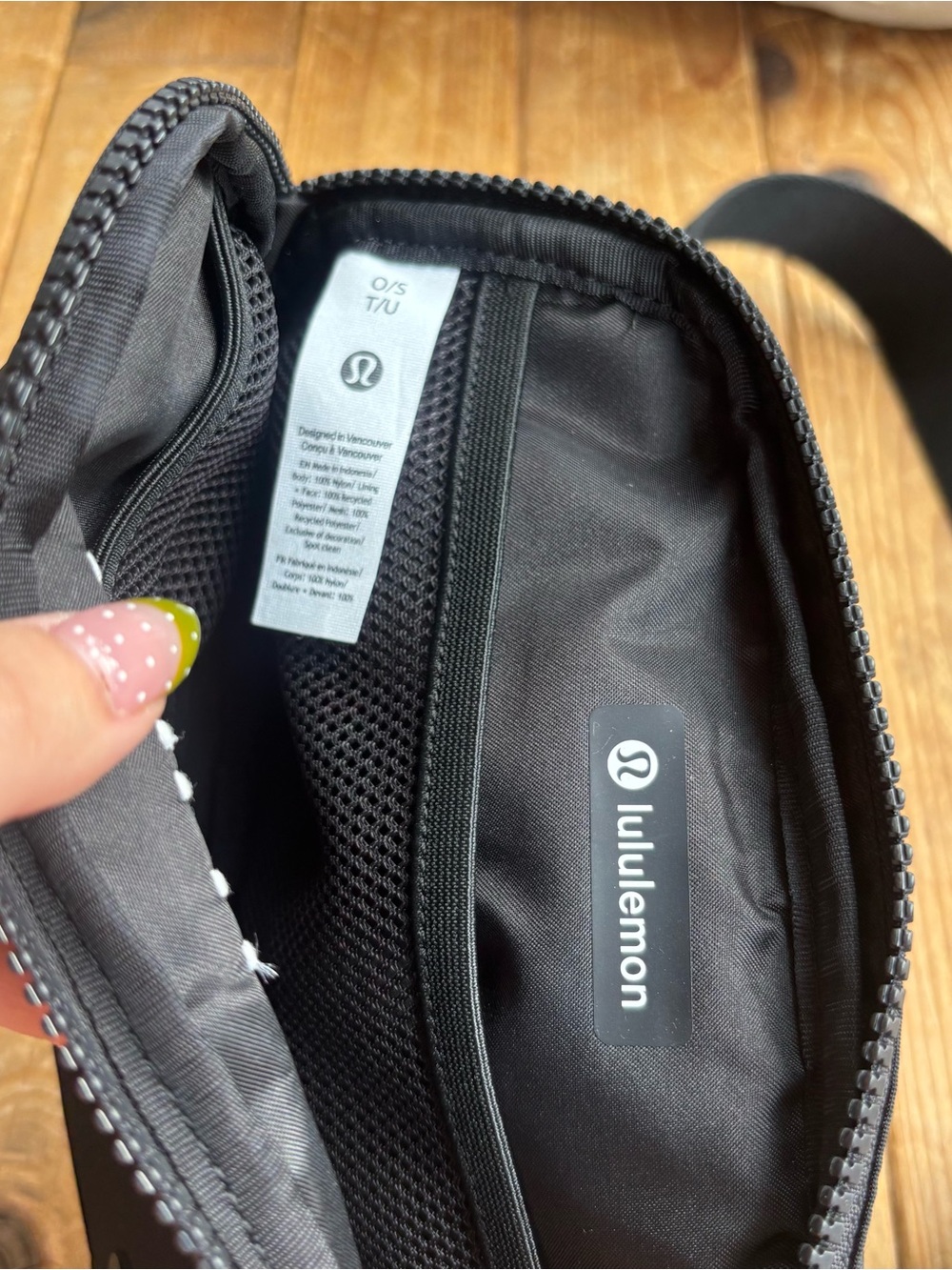Lululemon Black Everywhere Belt Bag - Picture 5 of 6